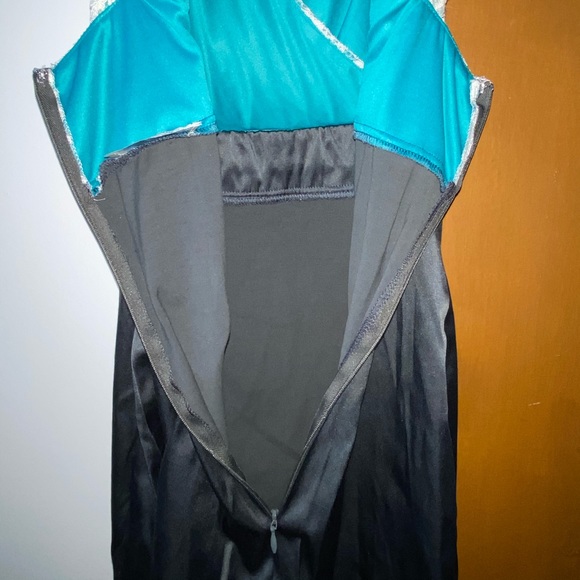 Dress - Picture 8 of 8